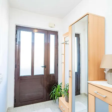 Bobi - Three Bedroom With Balcony And Sea View *