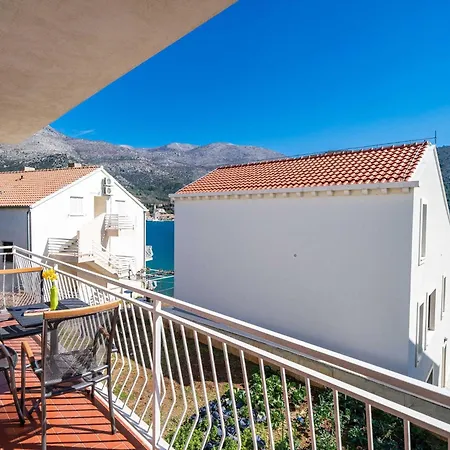 Bobi - Three Bedroom With Balcony And Sea View Lägenhet