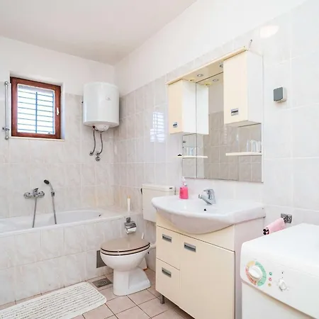 Bobi - Three Bedroom With Balcony And Sea View Lägenhet