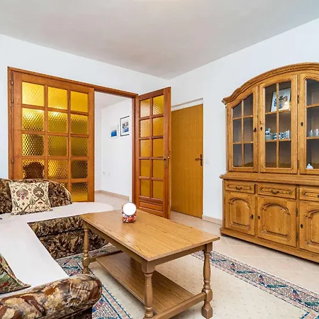 Bobi - Three Bedroom With Balcony And Sea View Lägenhet *