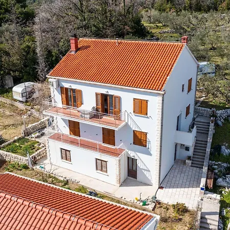 Bobi - Three Bedroom With Balcony And Sea View *