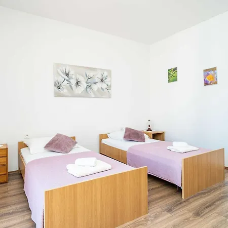 Bobi - Three Bedroom With Balcony And Sea View Lägenhet