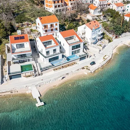 Bobi - Three Bedroom With Balcony And Sea View *