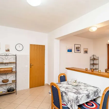 Bobi - Three Bedroom With Balcony And Sea View *