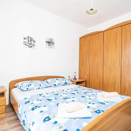 Lägenhet Bobi - Three Bedroom With Balcony And Sea View *