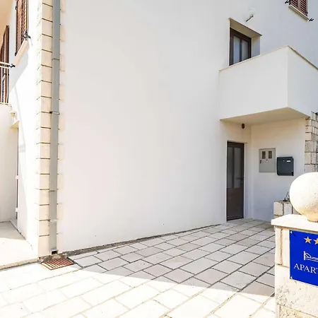 Bobi - Three Bedroom With Balcony And Sea View * Slano