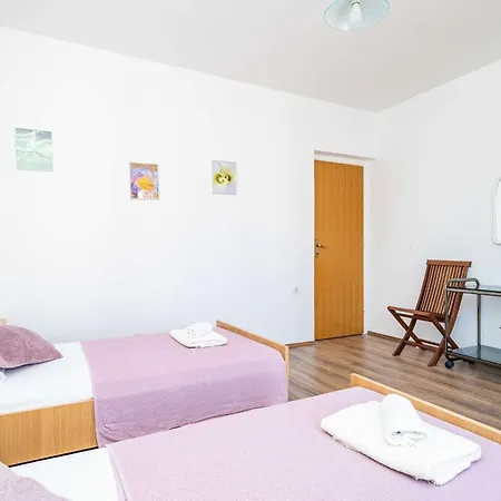 Bobi - Three Bedroom With Balcony And Sea View