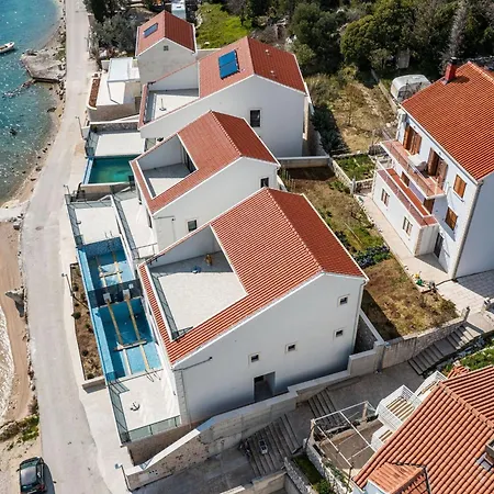 Bobi - Three Bedroom With Balcony And Sea View スラノ