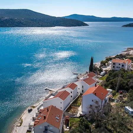 Bobi - Three Bedroom With Balcony And Sea View *